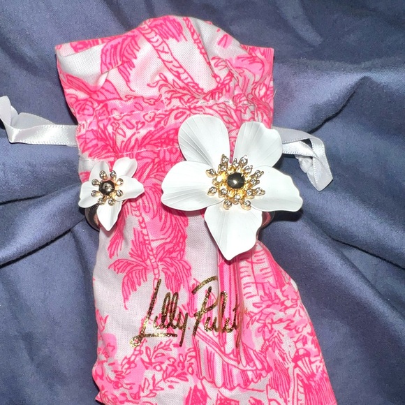 🌸LILLY PULITZER White Orchid Flower Bracelet NEW WITH GIFT BAG - Picture 6 of 6